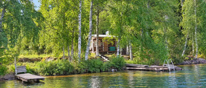 Mökki d’île ~47 m² (1963) + sauna de rive, plage de sable sur le Suontee, 2 790 m² — Kalhosaari / Hirvensalmi — 18