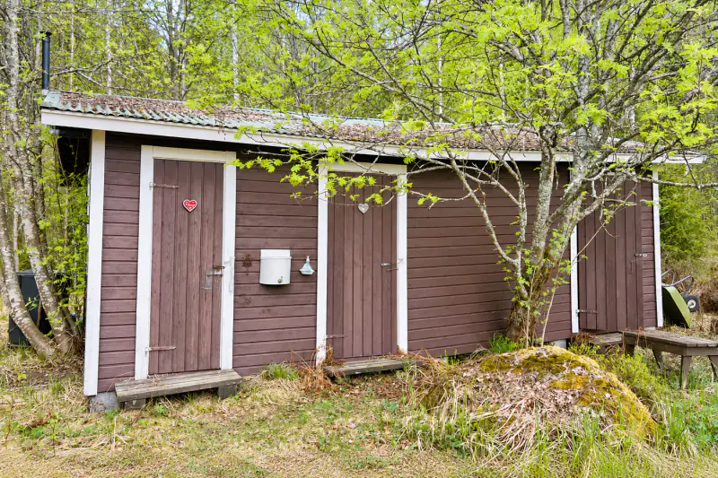 Mökki d’île ~47 m² (1963) + sauna de rive, plage de sable sur le Suontee, 2 790 m² — Kalhosaari / Hirvensalmi — 13