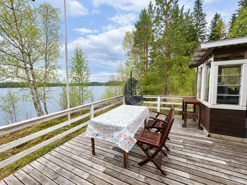 Mökki d’île ~47 m² (1963) + sauna de rive, plage de sable sur le Suontee, 2 790 m² — Kalhosaari / Hirvensalmi — 17