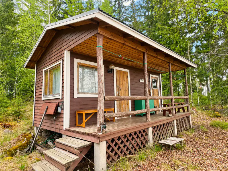 Mökki d’île ~47 m² (1963) + sauna de rive, plage de sable sur le Suontee, 2 790 m² — Kalhosaari / Hirvensalmi — 6