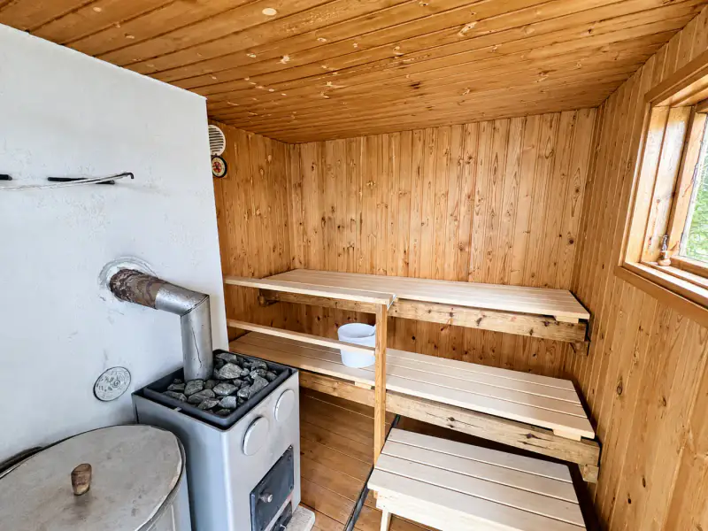 Mökki d’île ~47 m² (1963) + sauna de rive, plage de sable sur le Suontee, 2 790 m² — Kalhosaari / Hirvensalmi — 12