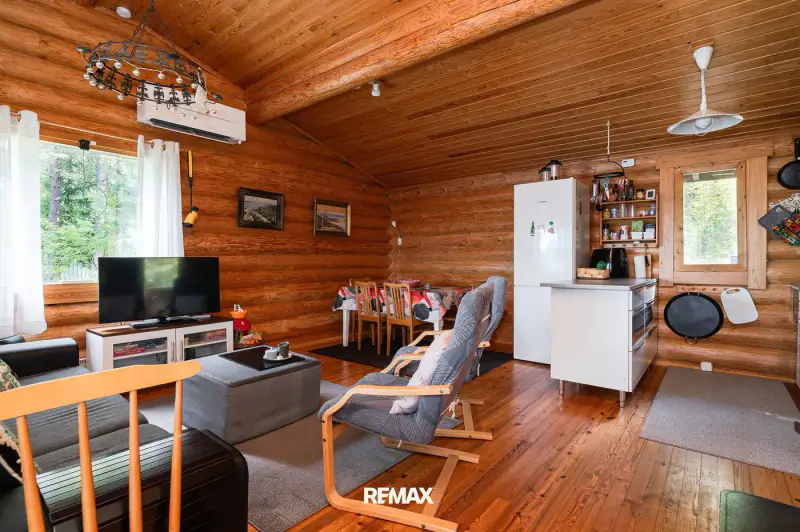 Mökki ~84 m² (1991) + rantasauna + aitta, plage sable ~85 m Pyhäjärvi, 4 200 m² — Kymentaka — 5