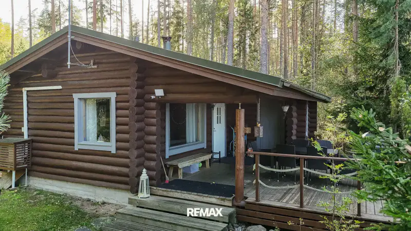 Mökki ~84 m² (1991) + rantasauna + aitta, plage sable ~85 m Pyhäjärvi, 4 200 m² — Kymentaka — 4