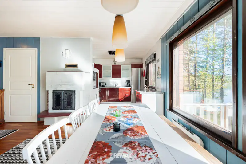 Mökki ~46 m² (1975, rénové) + sauna + rantasauna, 4 400 m², ~65 m de plage privée sur le Kettujärvi — Vuolenkoski / Iitti — 10