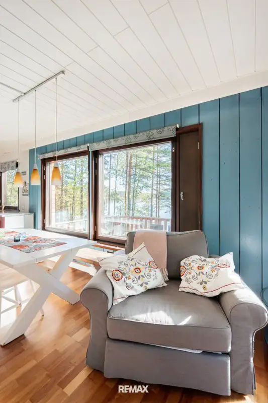 Mökki ~46 m² (1975, rénové) + sauna + rantasauna, 4 400 m², ~65 m de plage privée sur le Kettujärvi — Vuolenkoski / Iitti — 15