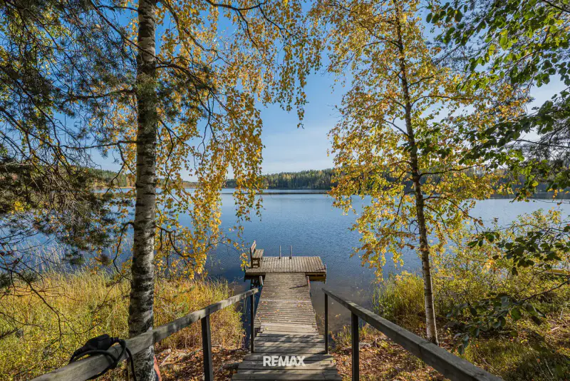 Mökki ~46 m² (1975, rénové) + sauna + rantasauna, 4 400 m², ~65 m de plage privée sur le Kettujärvi — Vuolenkoski / Iitti — 4
