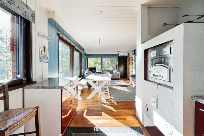 Mökki ~46 m² (1975, rénové) + sauna + rantasauna, 4 400 m², ~65 m de plage privée sur le Kettujärvi — Vuolenkoski / Iitti — 8