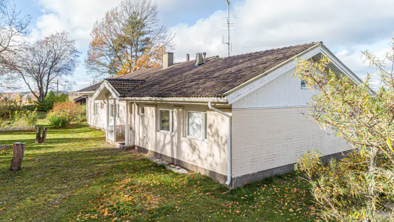 Maison 175 m² (1989) + ancienne ferme 1929, 4,47 ha et 57 m de rive sur le Kyrösjärvi — Tevaniemi / Ikaalinen — 6