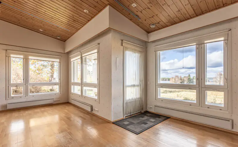 Maison 175 m² (1989) + ancienne ferme 1929, 4,47 ha et 57 m de rive sur le Kyrösjärvi — Tevaniemi / Ikaalinen — 9