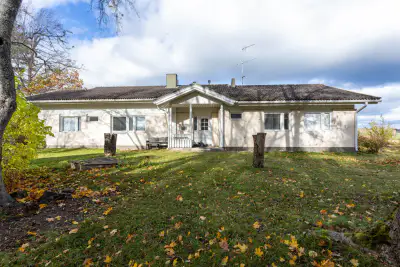 Maison 175 m² (1989) + ancienne ferme 1929, 4,47 ha et 57 m de rive sur le Kyrösjärvi — Tevaniemi / Ikaalinen — 1
