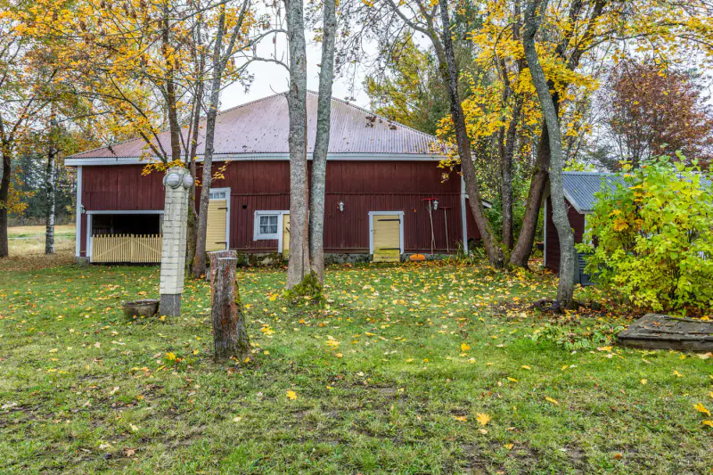 Maison 175 m² (1989) + ancienne ferme 1929, 4,47 ha et 57 m de rive sur le Kyrösjärvi — Tevaniemi / Ikaalinen — 14