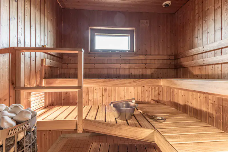 Maison 175 m² (1989) + ancienne ferme 1929, 4,47 ha et 57 m de rive sur le Kyrösjärvi — Tevaniemi / Ikaalinen — 12
