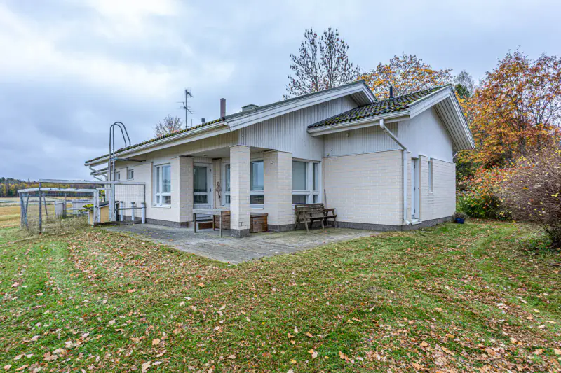 Maison 175 m² (1989) + ancienne ferme 1929, 4,47 ha et 57 m de rive sur le Kyrösjärvi — Tevaniemi / Ikaalinen — 5