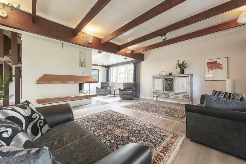 Maison 229 m² (1981) + hall 220 m² et savusauna, 9 330 m² et ~47 m de rive sur le Kyrönjoki — Ilmajoki — 6
