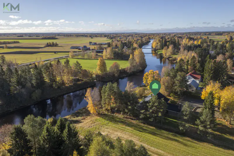 Maison 229 m² (1981) + hall 220 m² et savusauna, 9 330 m² et ~47 m de rive sur le Kyrönjoki — Ilmajoki — 1