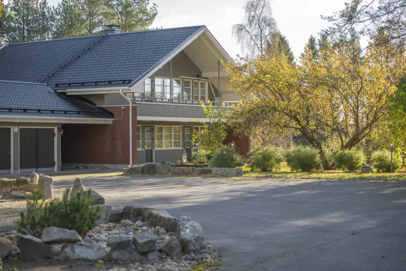 Maison 229 m² (1981) + hall 220 m² et savusauna, 9 330 m² et ~47 m de rive sur le Kyrönjoki — Ilmajoki — 4