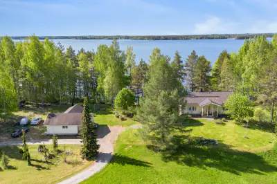 Maison 1987, 151,5 m², rive privée 90 m, 12 660 m² — Mekrijärvi, Ilomantsi — 1