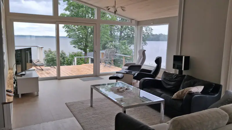 Maison rénovée ~155 m², géothermie et fibre, rive de sable sur l’Immalanjärvi, services à pied — Imatra — 2