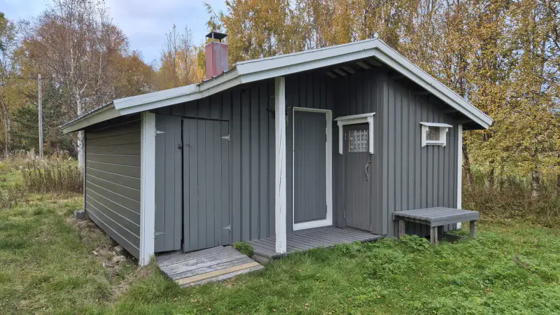 Höylähirsi ~32 m² (1992) + rantasauna 12 m² et piharakennus, 2 600 m² et rive privée Inarijärvi — Veskoniemi / Inari — 14