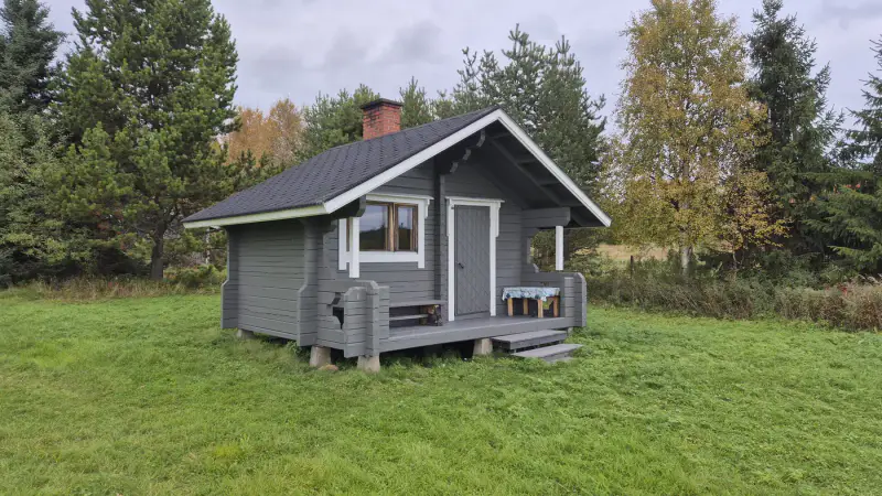 Höylähirsi ~32 m² (1992) + rantasauna 12 m² et piharakennus, 2 600 m² et rive privée Inarijärvi — Veskoniemi / Inari — 13