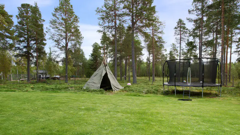 Maison 92,5 m² (1981, agrandie 2021) + sauna, 2,29 ha et ~40 m de rive privée sur le Kotajärvi, vente par offres dès 190 000 € — Keväjärvi / Inari — 13
