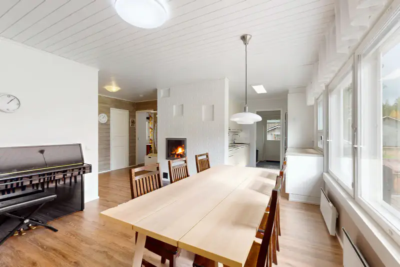 Maison 92,5 m² (1981, agrandie 2021) + sauna, 2,29 ha et ~40 m de rive privée sur le Kotajärvi, vente par offres dès 190 000 € — Keväjärvi / Inari — 15