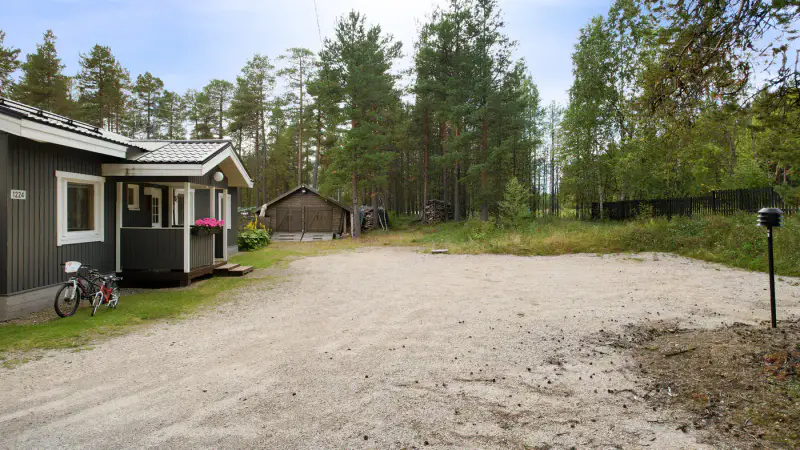 Maison 92,5 m² (1981, agrandie 2021) + sauna, 2,29 ha et ~40 m de rive privée sur le Kotajärvi, vente par offres dès 190 000 € — Keväjärvi / Inari — 7
