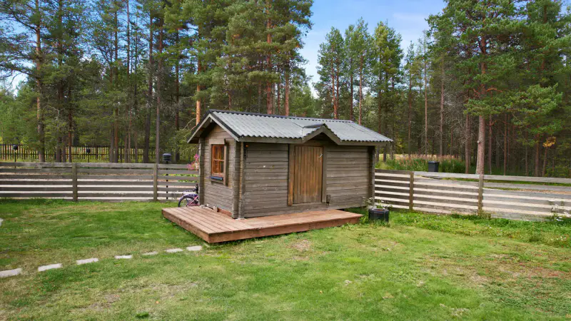 Maison 92,5 m² (1981, agrandie 2021) + sauna, 2,29 ha et ~40 m de rive privée sur le Kotajärvi, vente par offres dès 190 000 € — Keväjärvi / Inari — 10