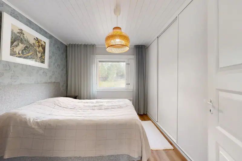 Maison 92,5 m² (1981, agrandie 2021) + sauna, 2,29 ha et ~40 m de rive privée sur le Kotajärvi, vente par offres dès 190 000 € — Keväjärvi / Inari — 17