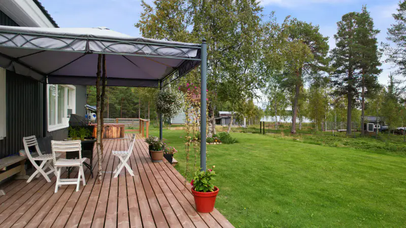 Maison 92,5 m² (1981, agrandie 2021) + sauna, 2,29 ha et ~40 m de rive privée sur le Kotajärvi, vente par offres dès 190 000 € — Keväjärvi / Inari — 8