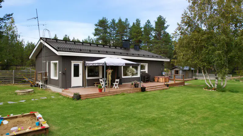 Maison 92,5 m² (1981, agrandie 2021) + sauna, 2,29 ha et ~40 m de rive privée sur le Kotajärvi, vente par offres dès 190 000 € — Keväjärvi / Inari — 6