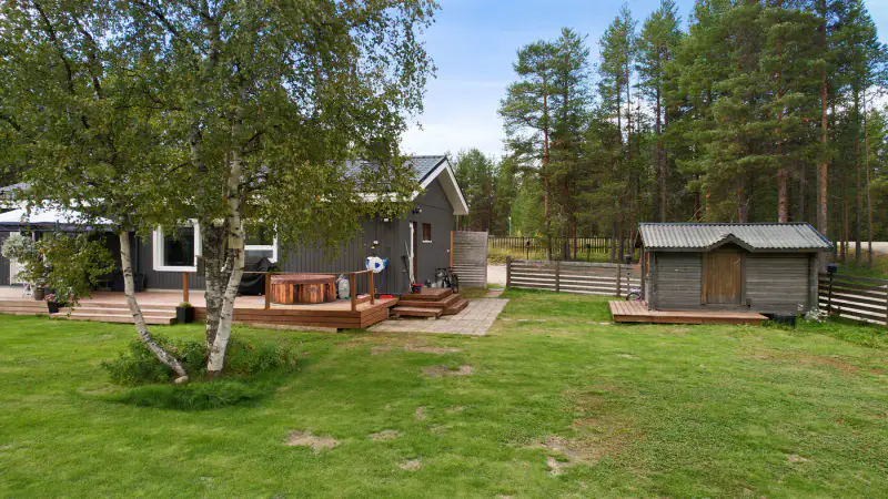 Maison 92,5 m² (1981, agrandie 2021) + sauna, 2,29 ha et ~40 m de rive privée sur le Kotajärvi, vente par offres dès 190 000 € — Keväjärvi / Inari — 9