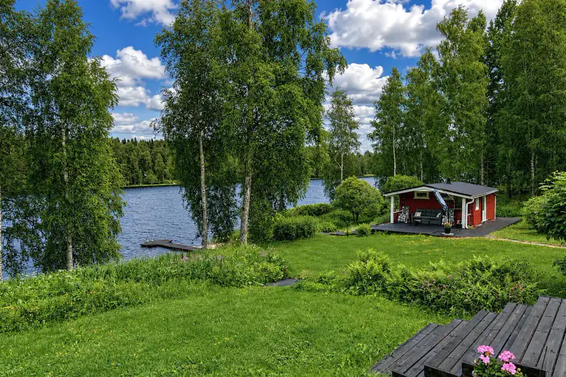 Maison de vacances agrandie de 113 m² avec espace spa + sauna de rive rénové, 131 m de rive privée et 1,33 ha sur le Syväjärvi — Pihlaisto / Jämsä — 1