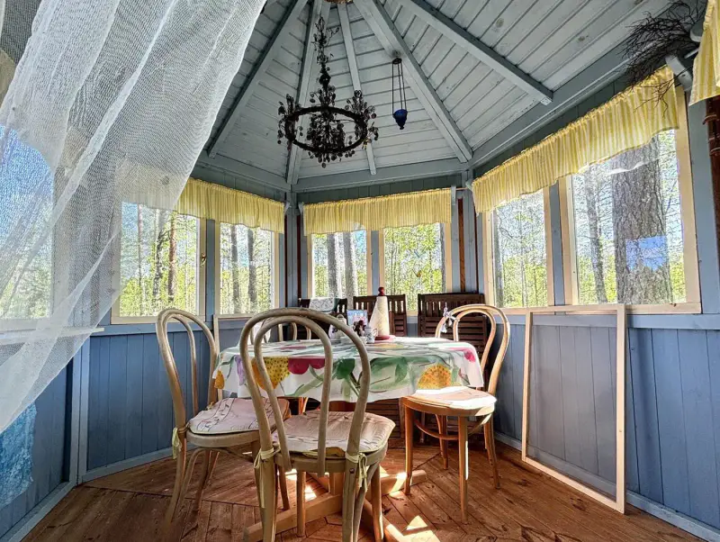 Mökki ~30 m² (1999) + sauna/saunakamari, 2 100 m² et rive sud — Myllyjärvi / Jämsä — 13