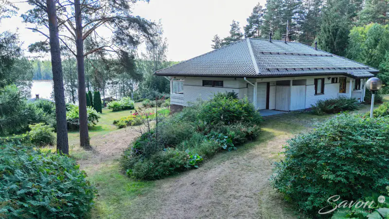 Maison ~134 m² (1994) + rantasauna, 8 940 m² (~82–100 m rive), Syväsalmi / Haukivesi — Kotkatlahti / Joroinen — 11