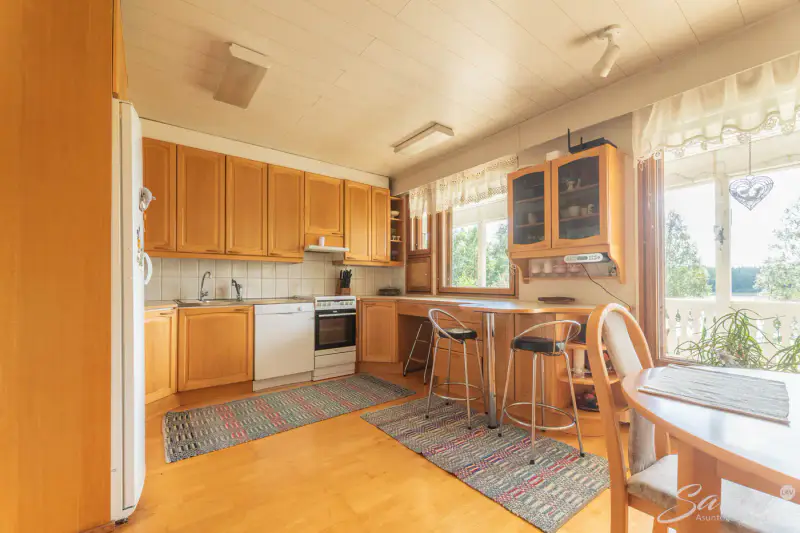 Maison ~134 m² (1994) + rantasauna, 8 940 m² (~82–100 m rive), Syväsalmi / Haukivesi — Kotkatlahti / Joroinen — 14