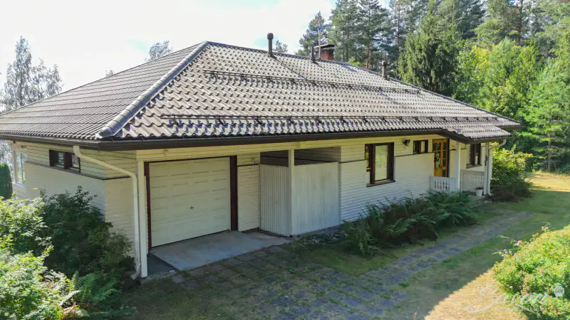 Maison ~134 m² (1994) + rantasauna, 8 940 m² (~82–100 m rive), Syväsalmi / Haukivesi — Kotkatlahti / Joroinen — 9