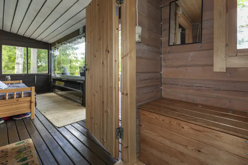 Mökki rondins 1974 rénové 2019–20, rive Naukjärvi ~49 m, 2 650 m² — Leivonmäki — 6