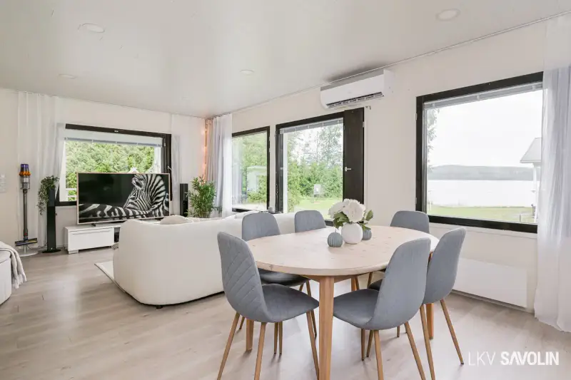 Chalet 2015, 73 m², rive privée Saarijärvi, 4 770 m² — Jyväskylä — 3