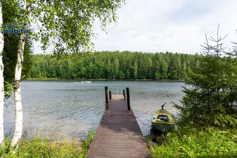 Chalet en rondins ~50 m² (1935) sur île du Päijänne, 12 732 m², 160 m de rive, sauna de rive + savusauna — Siikasaari / Jyväskylä — 9