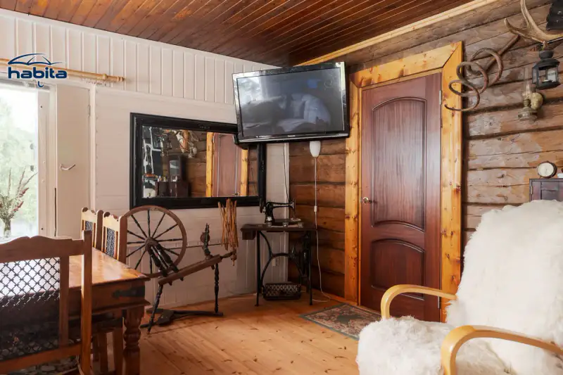 Chalet en rondins ~50 m² (1935) sur île du Päijänne, 12 732 m², 160 m de rive, sauna de rive + savusauna — Siikasaari / Jyväskylä — 15