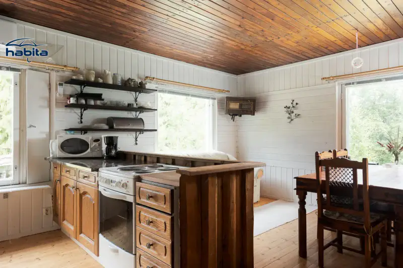 Chalet en rondins ~50 m² (1935) sur île du Päijänne, 12 732 m², 160 m de rive, sauna de rive + savusauna — Siikasaari / Jyväskylä — 13