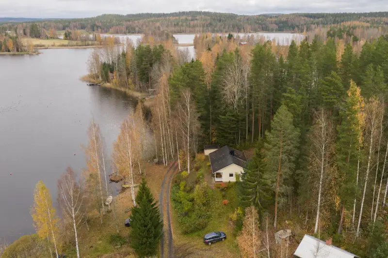 Maison de vacances (73 m², 1993) sur une presqu’île, 4 045 m² et deux rives privées sur le Päijänne — Korpilahti, Jyväskylä — 2