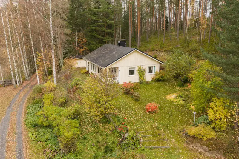Maison de vacances (73 m², 1993) sur une presqu’île, 4 045 m² et deux rives privées sur le Päijänne — Korpilahti, Jyväskylä — 1