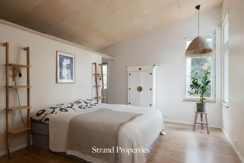 Maison d’architecte 179 m² (2004), 5 chambres, 1,12 ha avec rive privée et ponton sur l’étang Lakolampi — Ruutana / Kangasala — 14