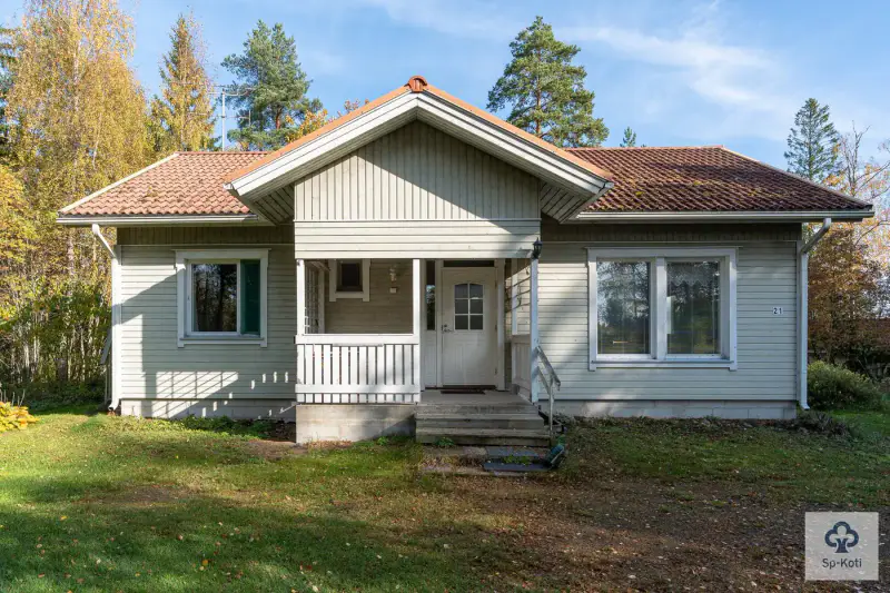 Maison de plain-pied ~88 m² (1998) + sauna à bois, 8 480 m² avec rive privée sur le Längelmävesi — Sahalahti / Kangasala — 10