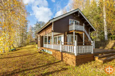 Mökki hirsi ~46 m² (1973, agrandi 2007) avec sauna, 3 000 m² et rive privée sur le Kyyvesi — Luusniemi / Kangasniemi — 1