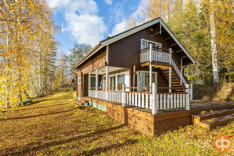 Mökki hirsi ~46 m² (1973, agrandi 2007) avec sauna, 3 000 m² et rive privée sur le Kyyvesi — Luusniemi / Kangasniemi — 1