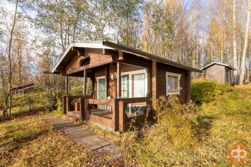 Mökki hirsi ~46 m² (1973, agrandi 2007) avec sauna, 3 000 m² et rive privée sur le Kyyvesi — Luusniemi / Kangasniemi — 11