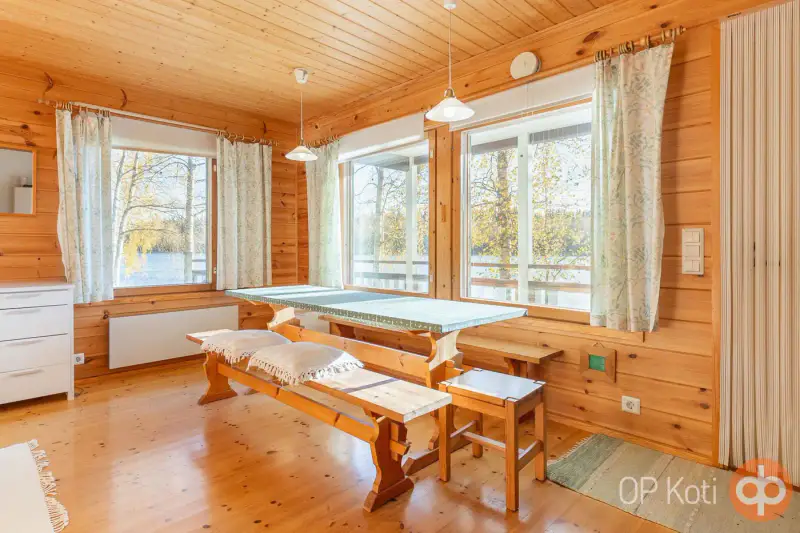 Mökki hirsi ~46 m² (1973, agrandi 2007) avec sauna, 3 000 m² et rive privée sur le Kyyvesi — Luusniemi / Kangasniemi — 8